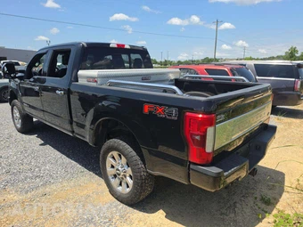 2017 Ford Super Duty F-250 Platinum Crew Cab Medium Bed - miniatura 2