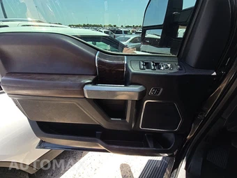 2017 Ford Super Duty F-250 Platinum Crew Cab Medium Bed - miniatura 9