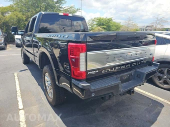 2017 Ford Super Duty F-250 Platinum Crew Cab Medium Bed - miniatura 2