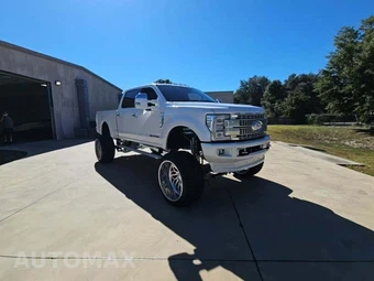 2017 Ford Super Duty F-250 Platinum Crew Cab Medium Bed - miniatura 3