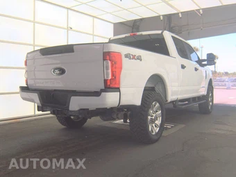 2017 Ford Super Duty F-250 XL Crew Cab Medium Bed - miniatura 4