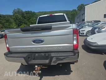 2017 Ford Super Duty F-250 XLT Crew Cab Medium Bed - miniatura 5