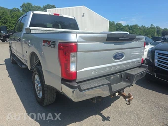 2017 Ford Super Duty F-250 XLT Crew Cab Medium Bed - miniatura 6