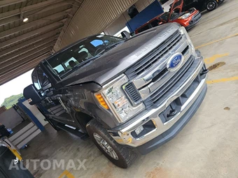 2017 Ford Super Duty F-250 XLT Crew Cab Medium Bed - miniatura 3