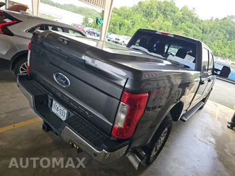 2017 Ford Super Duty F-250 XLT Crew Cab Medium Bed - miniatura 4