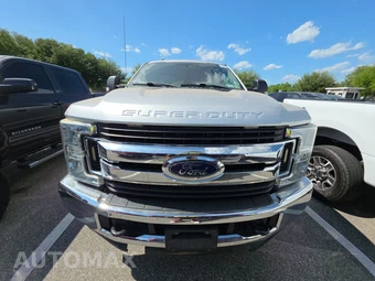 2017 Ford Super Duty F-250 XLT Crew Cab Medium Bed - miniatura 2