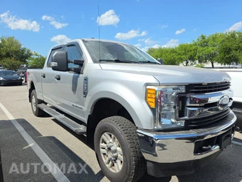 2017 Ford Super Duty F-250 XLT Crew Cab Medium Bed - miniatura 3