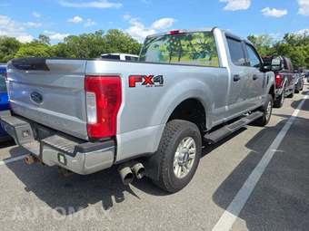 2017 Ford Super Duty F-250 XLT Crew Cab Medium Bed - miniatura 4