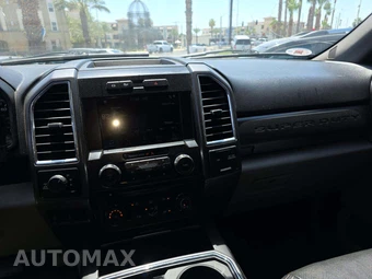 2017 Ford Super Duty F-250 XLT Crew Cab Medium Bed - miniatura 10