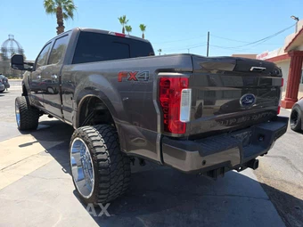 2017 Ford Super Duty F-250 XLT Crew Cab Medium Bed - miniatura 2