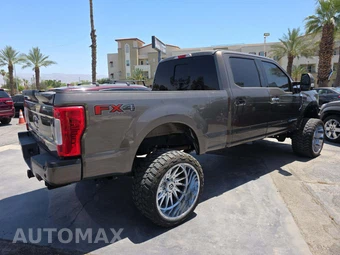 2017 Ford Super Duty F-250 XLT Crew Cab Medium Bed - miniatura 3