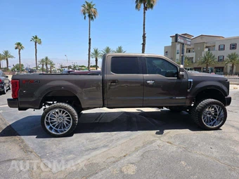 2017 Ford Super Duty F-250 XLT Crew Cab Medium Bed - miniatura 4