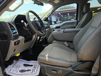 2017 Ford Super Duty F-250 XLT Crew Cab Medium Bed - miniatura 7