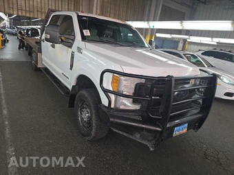 2017 Ford Super Duty F-350 Cab Chassis XL Crew Cab - miniatura 3