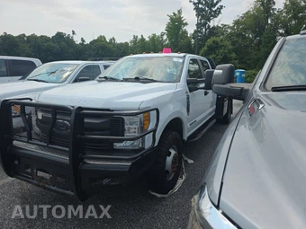 2017 Ford Super Duty F-350 Cab Chassis XL Crew Cab DRW