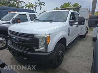 2017 Ford Super Duty F-350 Cab Chassis XL Crew Cab DRW