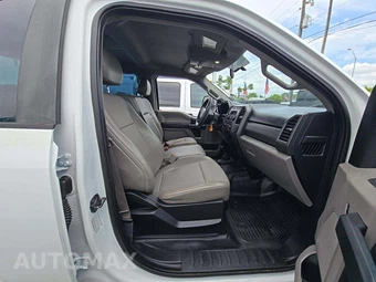 2017 Ford Super Duty F-350 Cab Chassis XL Crew Cab DRW - miniatura 17
