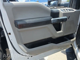 2017 Ford Super Duty F-350 Cab Chassis XL Crew Cab DRW - miniatura 9