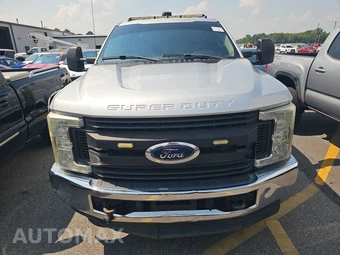 2017 Ford Super Duty F-350 Cab Chassis XL Extended Cab w/Rear Doors DRW - miniatura 2