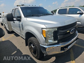 2017 Ford Super Duty F-350 Cab Chassis XL Extended Cab w/Rear Doors DRW - miniatura 3