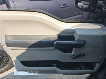 2017 Ford Super Duty F-350 Cab Chassis XL Extended Cab w/Rear Doors DRW - miniatura 9
