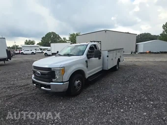 2017 Ford Super Duty F-350 Cab Chassis XL Regular Cab DRW