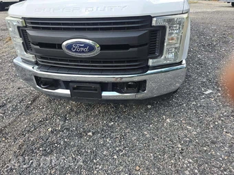 2017 Ford Super Duty F-350 Cab Chassis XL Regular Cab DRW - miniatura 19