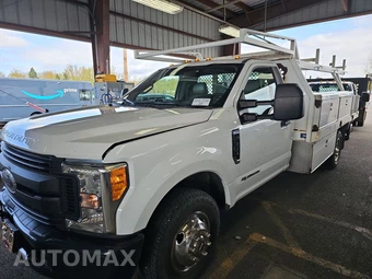 2017 Ford Super Duty F-350 Cab Chassis XL Regular Cab DRW