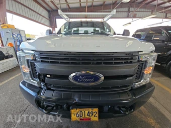 2017 Ford Super Duty F-350 Cab Chassis XL Regular Cab DRW - miniatura 2