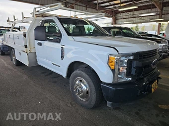 2017 Ford Super Duty F-350 Cab Chassis XL Regular Cab DRW - miniatura 3