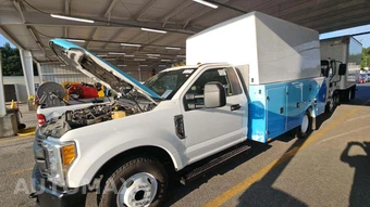 2017 Ford Super Duty F-350 Cab Chassis XL Regular Cab DRW - miniatura 17