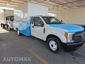 2017 Ford Super Duty F-350 Cab Chassis XL Regular Cab DRW - miniatura 3
