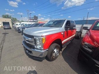 2017 Ford Super Duty F-350 Cab Chassis XLT Crew Cab DRW