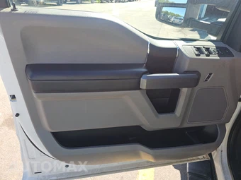 2017 Ford Super Duty F-350 Cab Chassis XLT Crew Cab DRW - miniatura 9