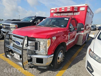 2017 Ford Super Duty F-350 Cab Chassis XLT Regular Cab DRW