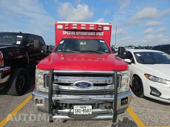 2017 Ford Super Duty F-350 Cab Chassis XLT Regular Cab DRW - miniatura 2
