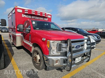 2017 Ford Super Duty F-350 Cab Chassis XLT Regular Cab DRW - miniatura 3
