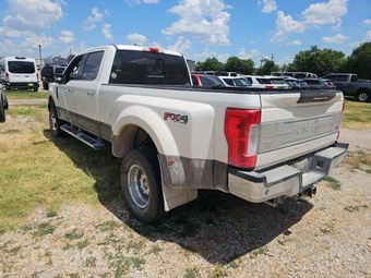 2017 Ford Super Duty F-350 King Ranch Crew Cab Long Bed DRW - miniatura 2