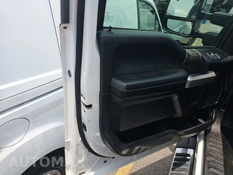 2017 Ford Super Duty F-350 Lariat Crew Cab Long Bed DRW - miniatura 9