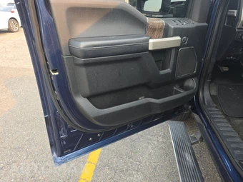 2017 Ford Super Duty F-350 Lariat Crew Cab Medium Bed - miniatura 9
