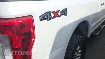 2017 Ford Super Duty F-350 Lariat Crew Cab Medium Bed - miniatura 30