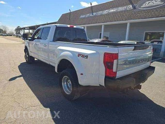 2017 Ford Super Duty F-350 Platinum Crew Cab Long Bed DRW - miniatura 2