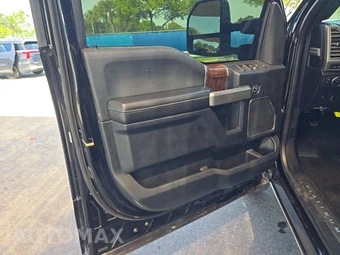 2017 Ford Super Duty F-350 Platinum Crew Cab Long Bed DRW - miniatura 9