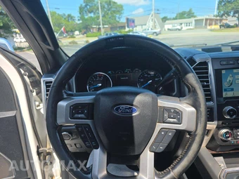 2017 Ford Super Duty F-350 Platinum Crew Cab Medium Bed - miniatura 22