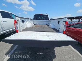 2017 Ford Super Duty F-350 XLT Crew Cab Long Bed DRW - miniatura 17