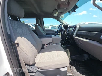 2017 Ford Super Duty F-350 XLT Crew Cab Long Bed DRW - miniatura 8