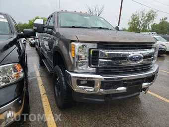 2017 Ford Super Duty F-350 XLT Extended Cab Medium Bed w/Rear Doors - miniatura 3