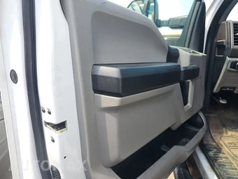 2017 Ford Super Duty F-450 Cab Chassis XL Crew Cab DRW - miniatura 9