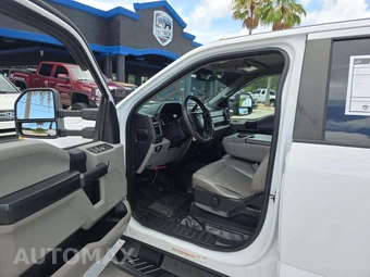 2017 Ford Super Duty F-450 Cab Chassis XL Crew Cab DRW - miniatura 6