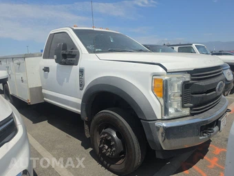 2017 Ford Super Duty F-450 Cab Chassis XL Regular Cab DRW - miniatura 3